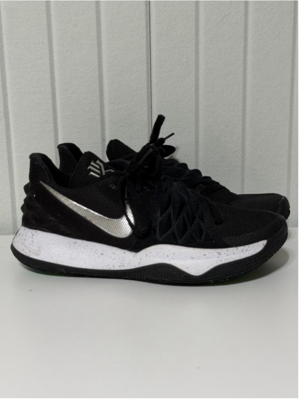 Nike Kyrie Low AO8979-003 Basketball Shoes Black/White Men's Size 8.5